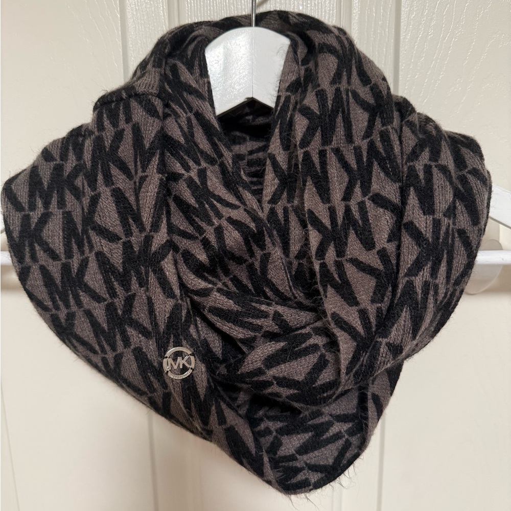 Michael Kors Black/Brown Logo Infinity Scarf